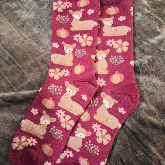 Accessories - Deer Patterned Ladies Crew Socks - Burgundy🦌